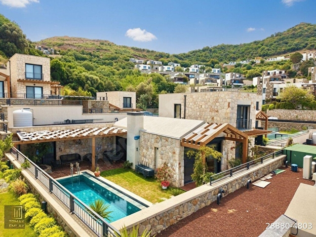 Gümüşlük 4+1 Sahile 600 m Modern Mimari Havuzlu Villa
