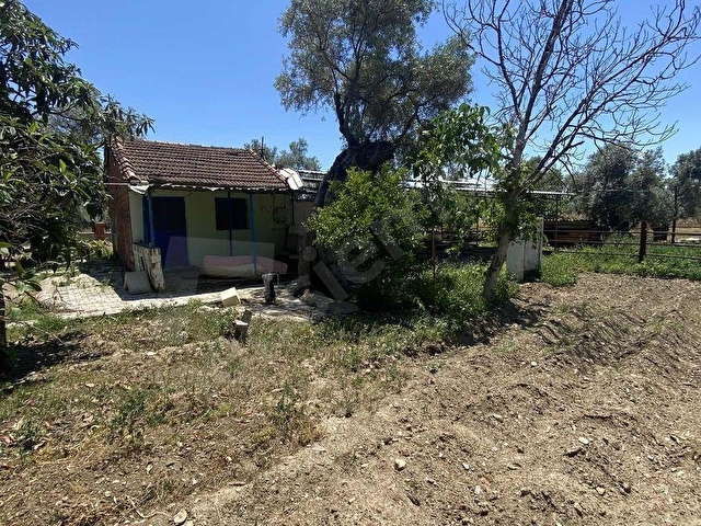 TİRE ÇAĞAN GAYRİMENKULDEN ELEKTRİK VE SUYU MEVCUT BAHÇELİ EV