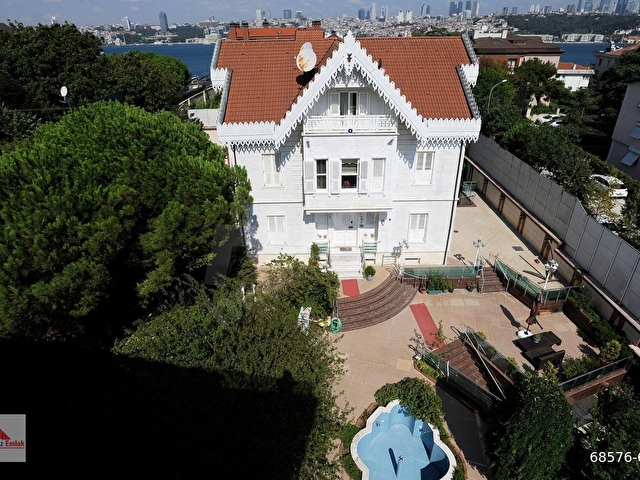 ÜSKÜDAR SULTANTEPEDE OLİMPİK YÜZME HAVUZLU, 1.750 m2 ARSA İÇERİSİNDE KİRALIK KÖŞK KONAK