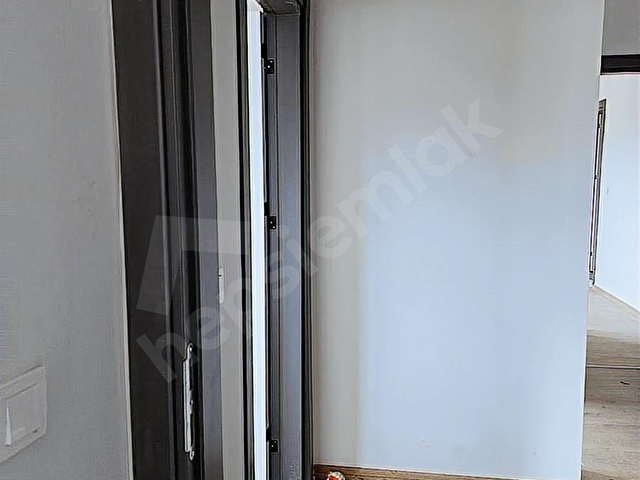 Burgaz Mahallesinde kapalı mutfak 3+1 daire - Görsel 14