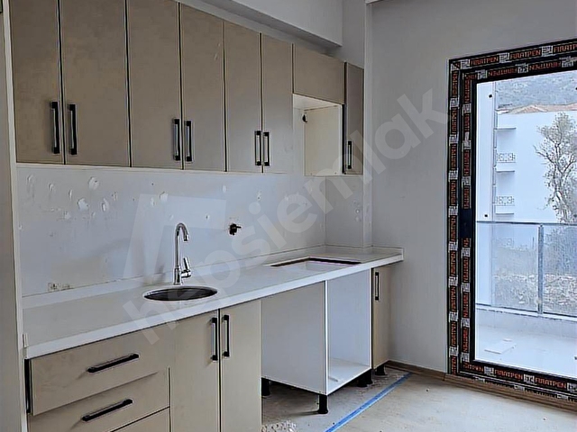 Burgaz Mahallesinde kapalı mutfak 3+1 daire - Görsel 6