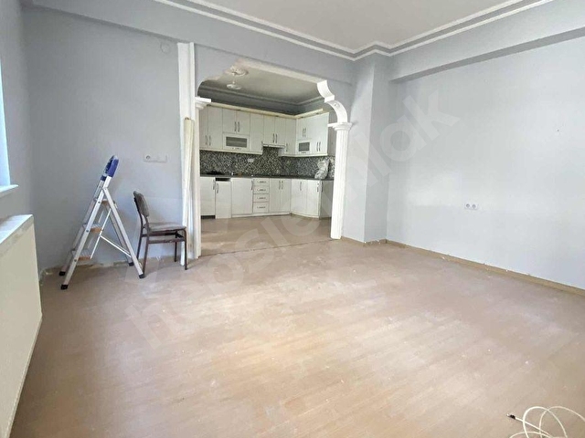YATIRIMKENTTEN BAHÇELİEVLERDE SATILIK 2+1 DAİRE - Görsel 2