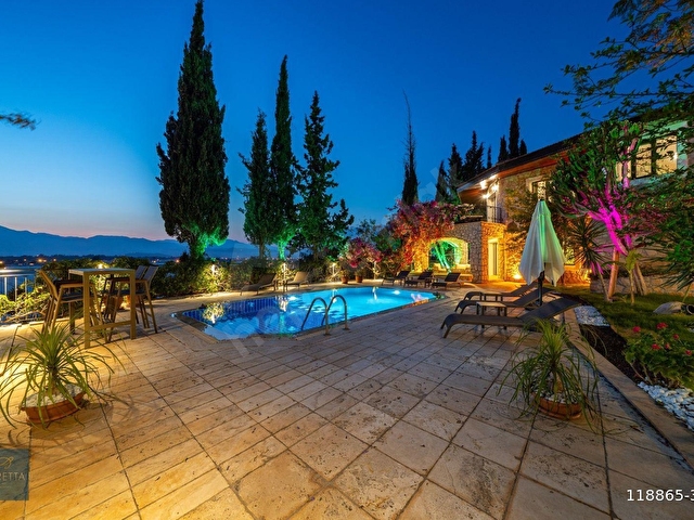 Patarada 1000m2 bahce içinde Taş Villa - Görsel 8