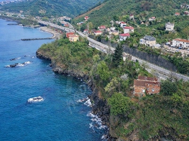 Giresun Görelede Denize Ve Karadeniz Sahil Yoluna Sıfır 2 Katlı Ev Ve Arsası