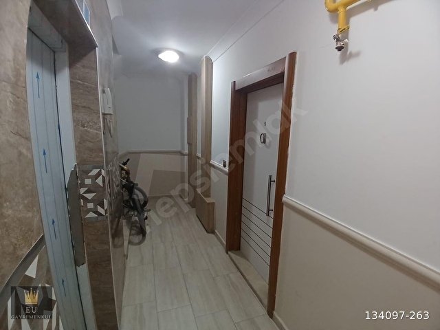 EDREMİT MERKEZDE BAHÇE KULLANIMLI GİRİŞ KAT 2+1 ÖN CEPHE DAİRE - Görsel 3