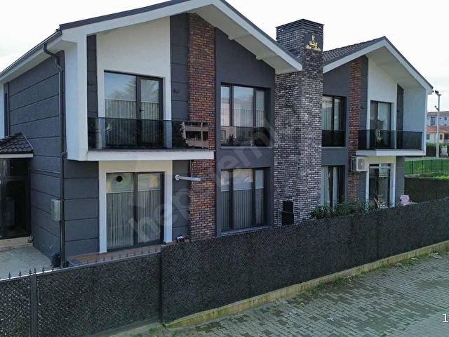 CUMAYERİ MERKEZDE SATILIK 4+1 LÜKS VİLLA - Görsel 12