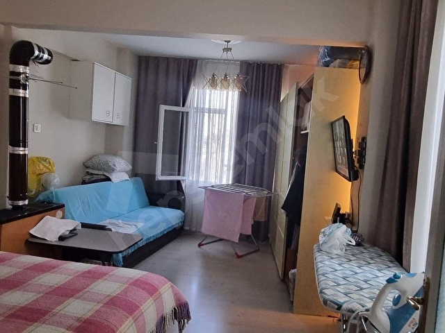 KADIKÖY MERKEZDE MARMARAYA VAPUR İSKELERİNE YAKIN 40 M2 DAİRE SATILIK