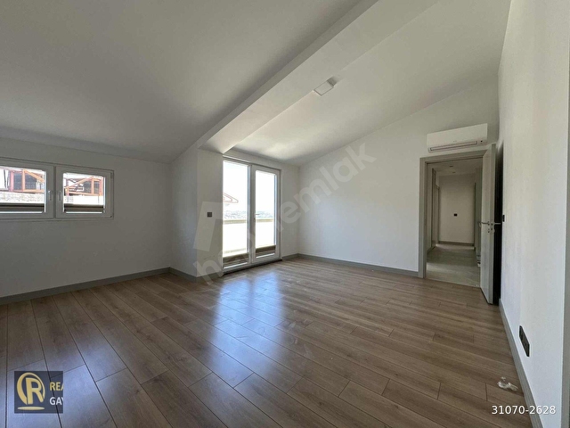 ÇENGELKÖYDE YÜKSEK TAVANLI 5+2 DENİZ MANZARALI DUBLEX DAİRE - Görsel 19