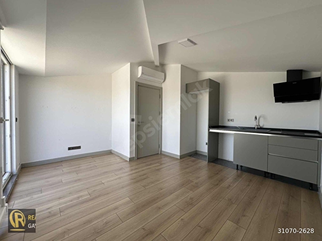 ÇENGELKÖYDE YÜKSEK TAVANLI 5+2 DENİZ MANZARALI DUBLEX DAİRE - Görsel 22