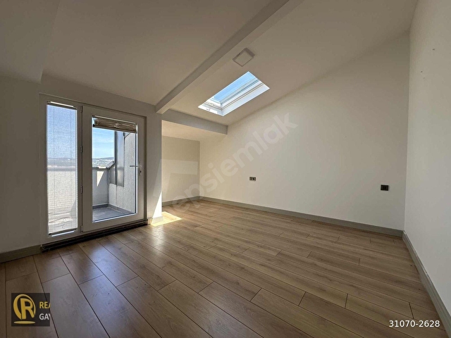 ÇENGELKÖYDE YÜKSEK TAVANLI 5+2 DENİZ MANZARALI DUBLEX DAİRE - Görsel 24