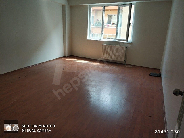 BAHÇELİEVLER MAHALLESİNDE KİRALIK ARA KAT 3+1 BALKONLU DAİRE