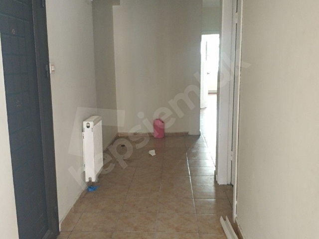 BAHÇELİEVLER MAHALLESİNDE KİRALIK ARA KAT 3+1 BALKONLU DAİRE - Görsel 5