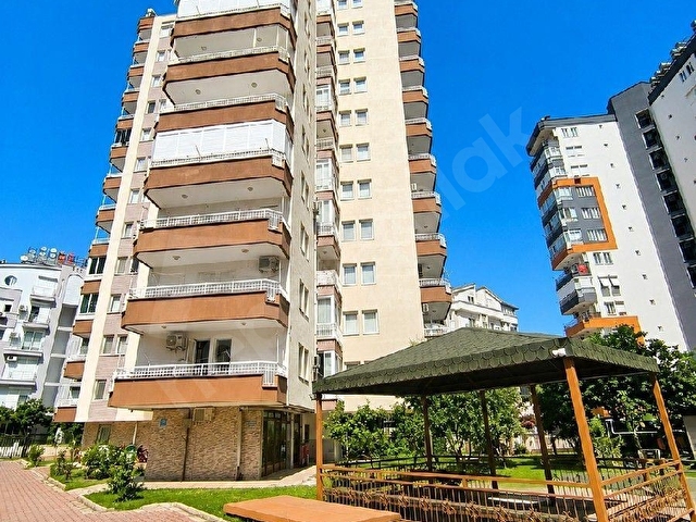 KONYAALTI HURMADA SİTE İÇERİSİNDE DOĞALGAZ KOMBİLİ GENİŞ VE FERAH 3+1 DAİRE
