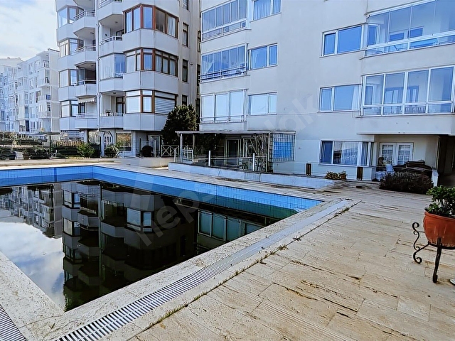 BAYRAMOĞLU ADA DA YÜZME HAVUZLU APARTMANDA YALI DAİRESİ