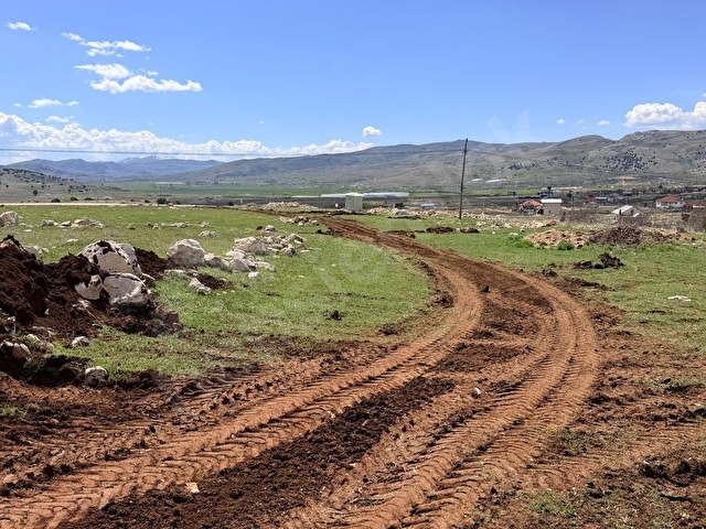 Taşkesiği yaylasında ev ve bahçe yapımına uygun arsa