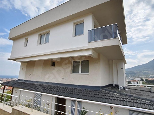 Foça Fevzi Çakmak Mahallesinde Sıfır 2+1 Satılık Daire