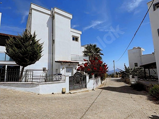 Yahşi Yakını Site İçerisinde Deniz Manzaralı Satılık Villa - Görsel 2