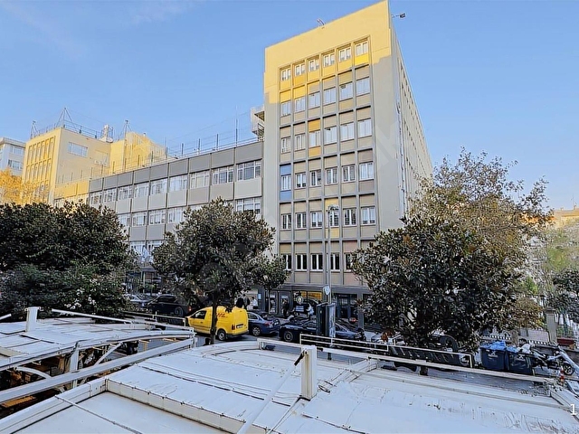 A-Z EMLAK | TEŞVİKİYE CADDESİNDE VİTRİNLİ KİRALIK İŞ YERİ - Görsel 8