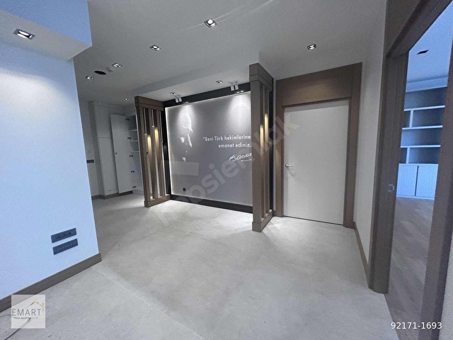 Astoria Plazada İçi Yenilenmiş Manzaralı 129 m2 Kiralık Ofis