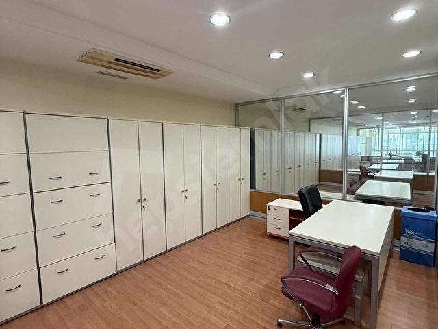 MERTERDE TEKSTİLİN KALBİNDE 640M2 HAZIR MOBİLYALI OFİS KATI - Görsel 14