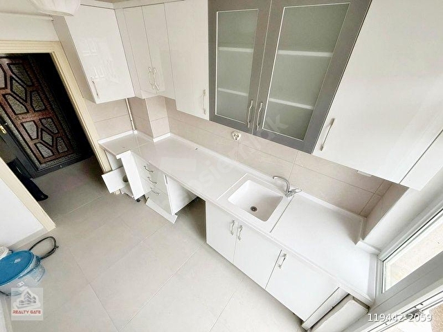 İNCİRLİ R.SAYDAM CD.YAKINI KATTA 3+1 YAPILI KİRALIK DAİRE..