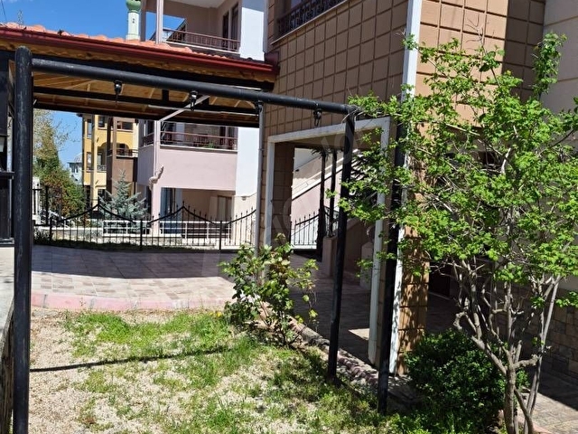 Işıkkent Mahallesinde Sahibinden Satılık 3 Katlı Müstakil Ev - Görsel 6