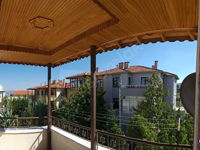 Işıkkent Mahallesinde Sahibinden Satılık 3 Katlı Müstakil Ev - Görsel 20
