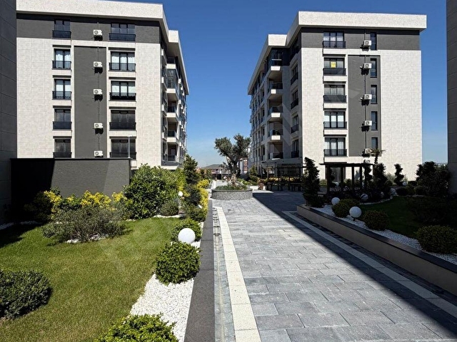 Silivri Yenimahalle de Havuzlu Site İçi 2+1 Satılık Daire