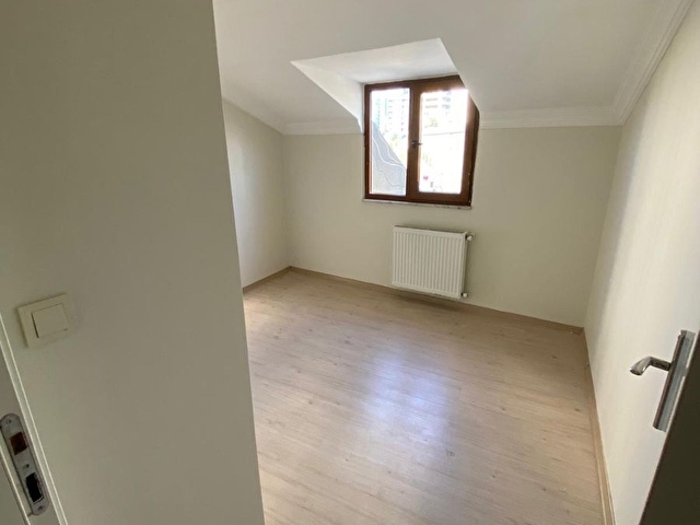 Bomontide 3+1 Teraslı Asansörlü Yeni Bina 140M2
