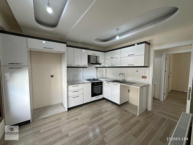 UYGANDAN ERTUĞRUL MAH. 2+1 105m² SİTE İÇİ BULVAR ARKASI ARAKAT - Görsel 2