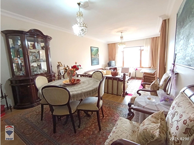 RE/MAX PROF METİN AVCIDAN KARAMÜRSELDE 4+1 SATILIK TRİPLEX VİLLA - Görsel 3