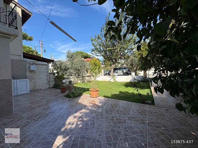 Denize Yürüme Mesafesi Akarca İztur Satılık 3+1 Sitede Villa