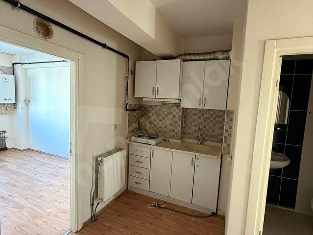ECZACILIK KAPISINA YAKIN SATILIK 1+1 DAİRE ÇİFTCEPHE AYRI MUTFAK - Görsel 14