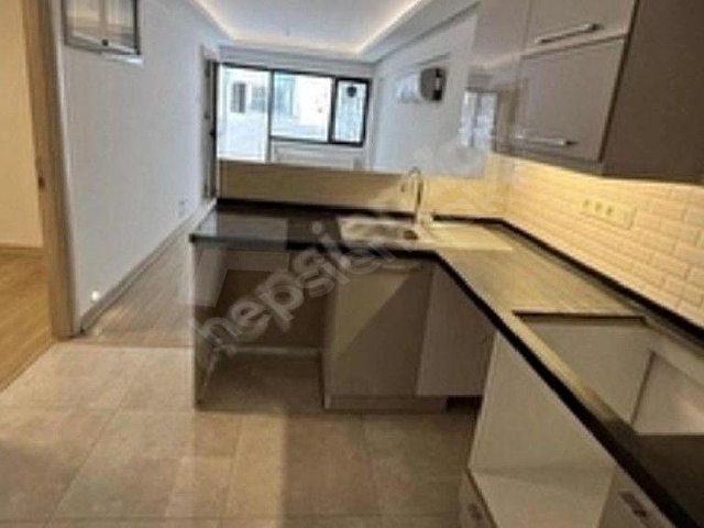 KARŞIYAKA ÇARŞI GİRİŞİ İŞBANKASININ BİR ARKA SOKAĞINDATUNA MAH.(2+1) İÇİ YENİLENMİŞ D.GAZLI