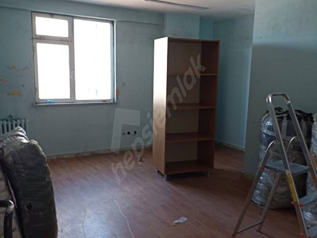 EMİNÖNÜ SULTANHAMAM ÇARŞI MERKEZİNDE SATILIK DÜKKAN,OFİS,BÜRO - Görsel 2