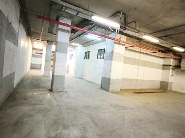 Basın Ekspres Üzerinde Prestijli Plazada 1000 M2 Kiralık Depo - Görsel 3
