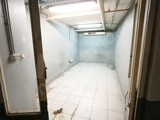 Basın Ekspres Üzerinde Prestijli Plazada 1000 M2 Kiralık Depo - Görsel 8