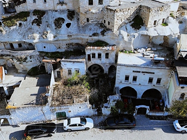 GÖREMEDE SATILIK 6 ODALI KEMER KAYA ESKİ EV