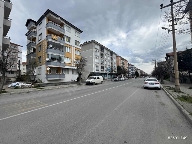 CANCANDAN KOŞU YOLU CEPHELİ 3+1 SATILIK DAİRE