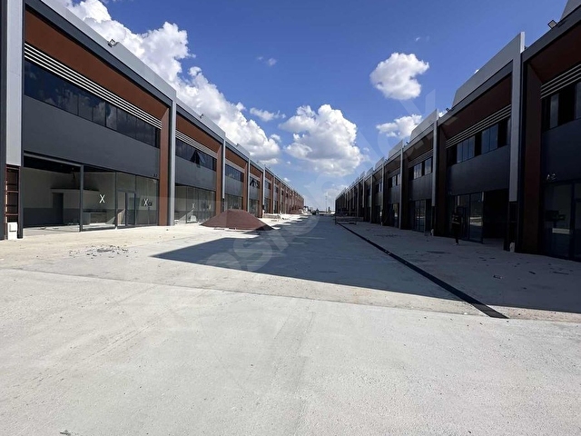 YENİ TOPTANCILAR TİCARET MERKEZİNDE 390 m2 DÜKKAN ! - Görsel 3