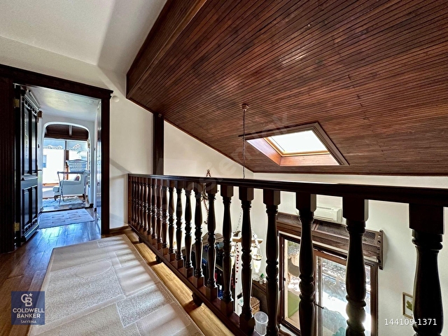 Narlıdere Limanreisde Muhteşem Rustik Mobilyalı Eşyalı villa - Görsel 17