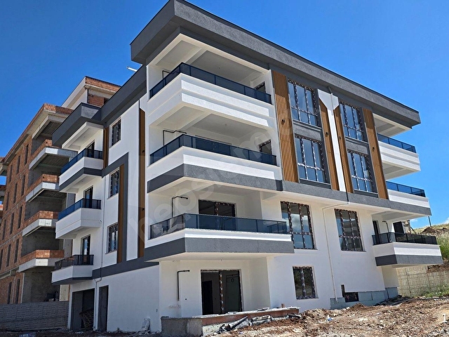 Şehir Manzaralı Güney-Kuzey-Batı 3 Cepheli Ara Kat Sıfır Daire - Görsel 3