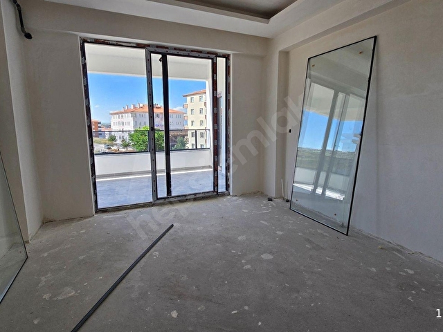 Şehir Manzaralı Güney-Kuzey-Batı 3 Cepheli Ara Kat Sıfır Daire - Görsel 22