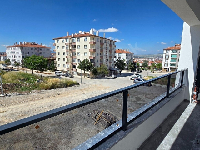 Şehir Manzaralı Güney-Kuzey-Batı 3 Cepheli Ara Kat Sıfır Daire - Görsel 7