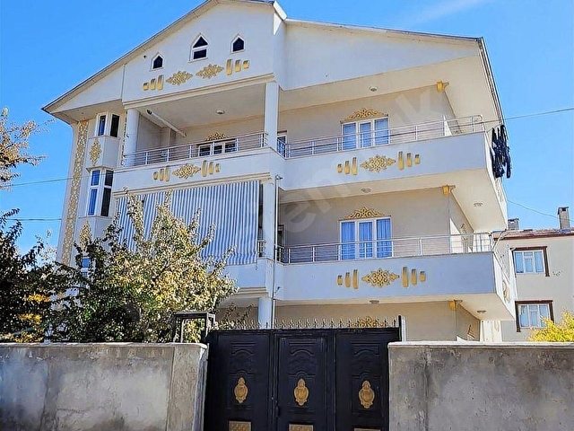 SATILIK BAHÇELİ MÜSTAKİL 3 KATLI EV - Görsel 3