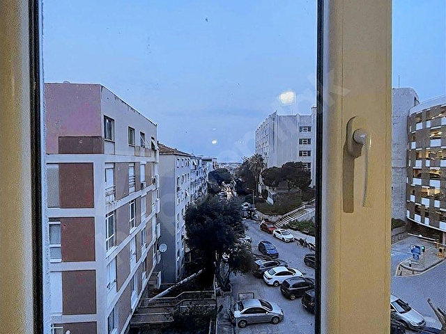 Deniz manzaralı Türk Koleji sokağında - Görsel 13
