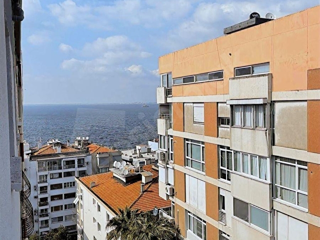 Deniz manzaralı Türk Koleji sokağında - Görsel 20
