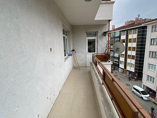 BİZİM EMLAKTAN SALI PAZARI YÜRÜYÜŞ YOLUNDA BAKIMLI 3+1 DAİRE - Görsel 3