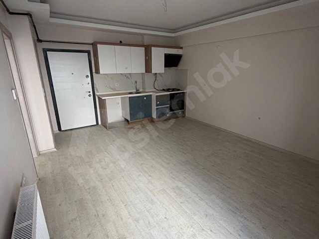 SEYREK ANA CADDEDE KİRALIK 1+1 DAİRE