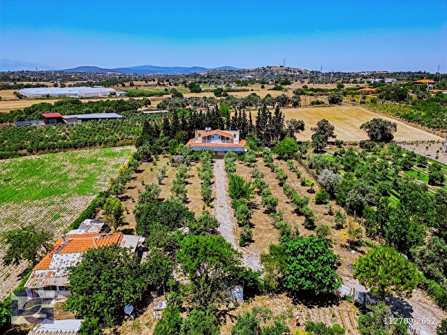 URLADA 3 ADET ÇİFTLİK EVİ VE 3843 M² ARAZİSİ